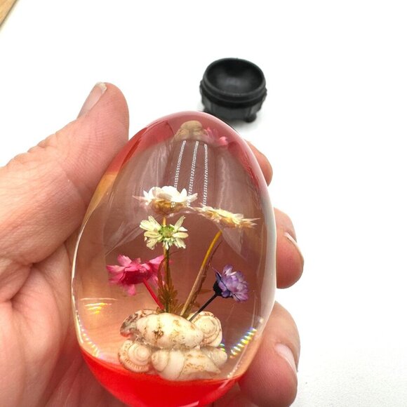 Vintage Lucite Egg Paperweight Embedded Dried Flower Seashells With stand - Picture 6 of 12